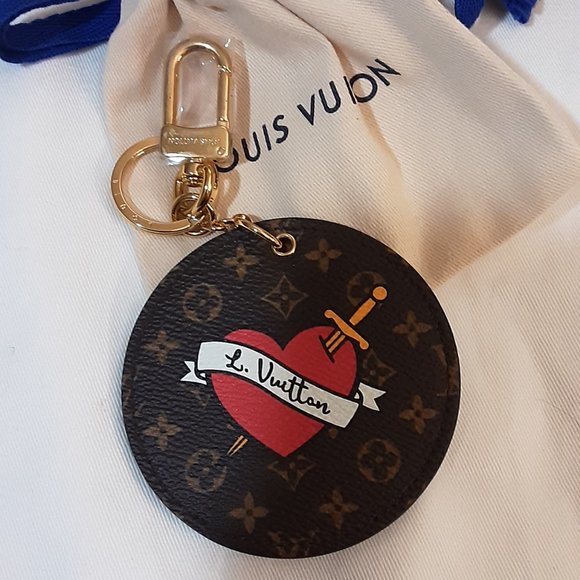 New Louis Vuitton Bag Charm with tattoo heart arrow LV double sided key holder c - Picture 3 of 3